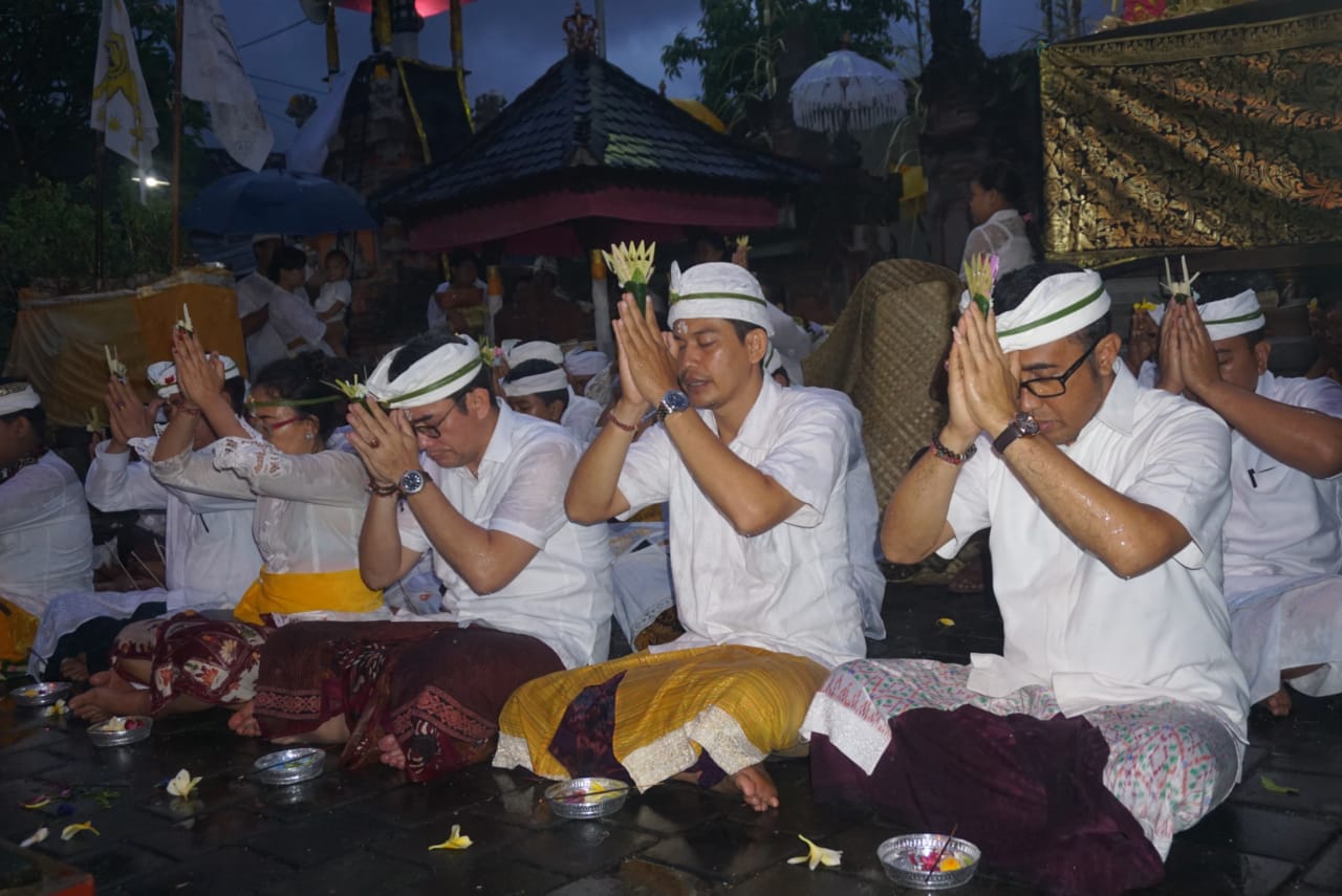 Jaya Negara Hadiri Piodalan di Pura Khayangan Desa Batu Bintang, Dauh Puri Klod 
