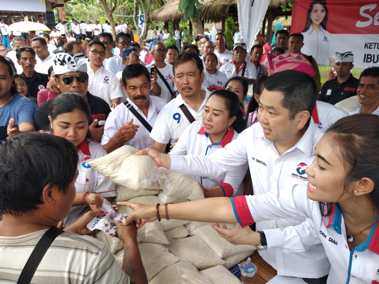 Bazar Murah Partai Perindo Bali Diserbu Warga, Hari Tanoe : Kami Fokus Sejahterakan Rakyat Kecil