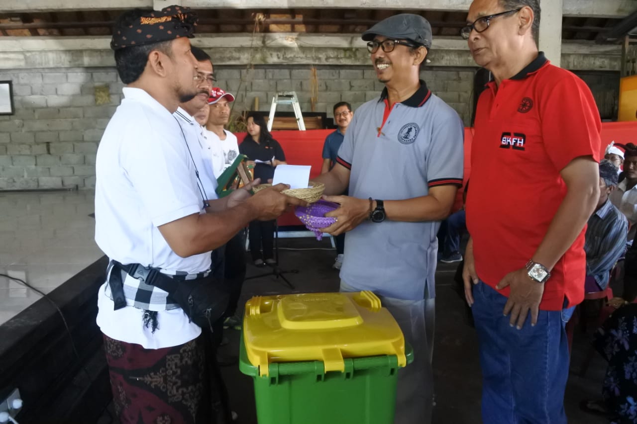 Kerja Sosial Universitas Dwijendra di Penatih, Peduli Lingkungan Bebas Sampah Plastik