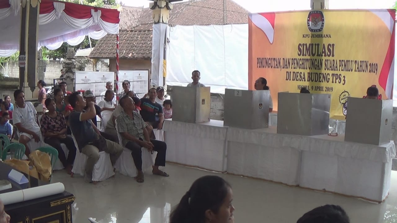 Pemilih Dapat Souvenir, KPU Jembrana Gelar Simulasi Pemungutan dan Penghitungan Suara