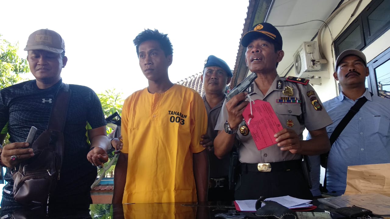 Bawa Senpi, Warga Jember Diamankan di Polsek Gilimanuk