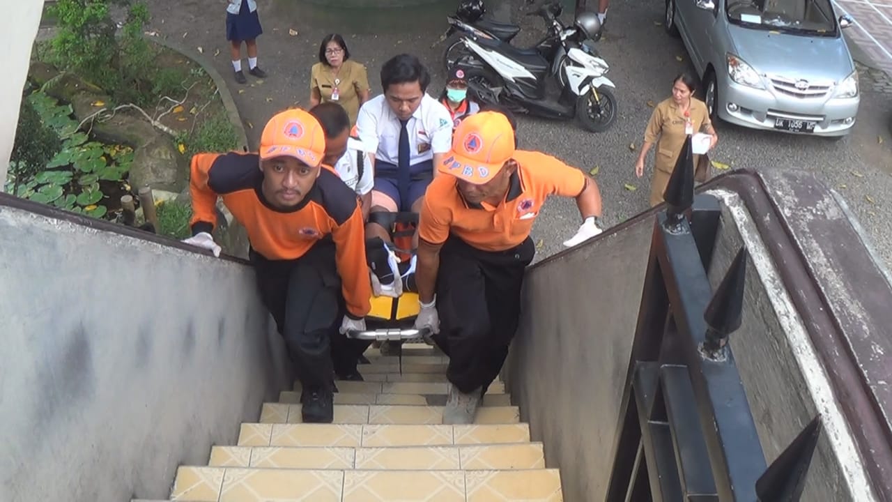 UN SMP, Siswa SMPN 3 Dibopong Petugas BPBD Jembrana