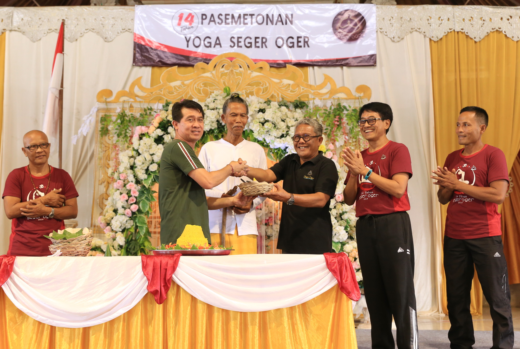 Bupati Suwirta Hadiri Perayaan HUT Pesemetonan Yoga Asana Seger Oger