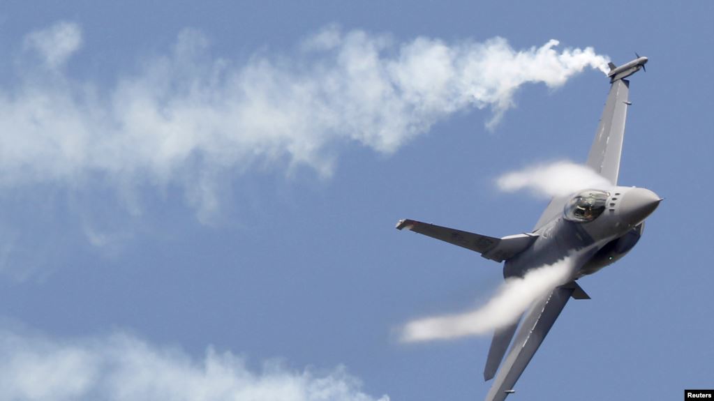 Jet Tempur Jatuh di California