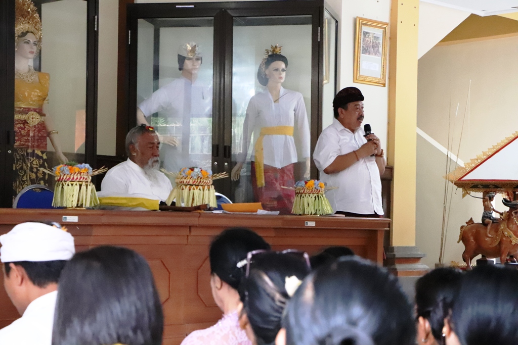 Disbud. Badung Selenggarakan Seminar Sarana Upakara