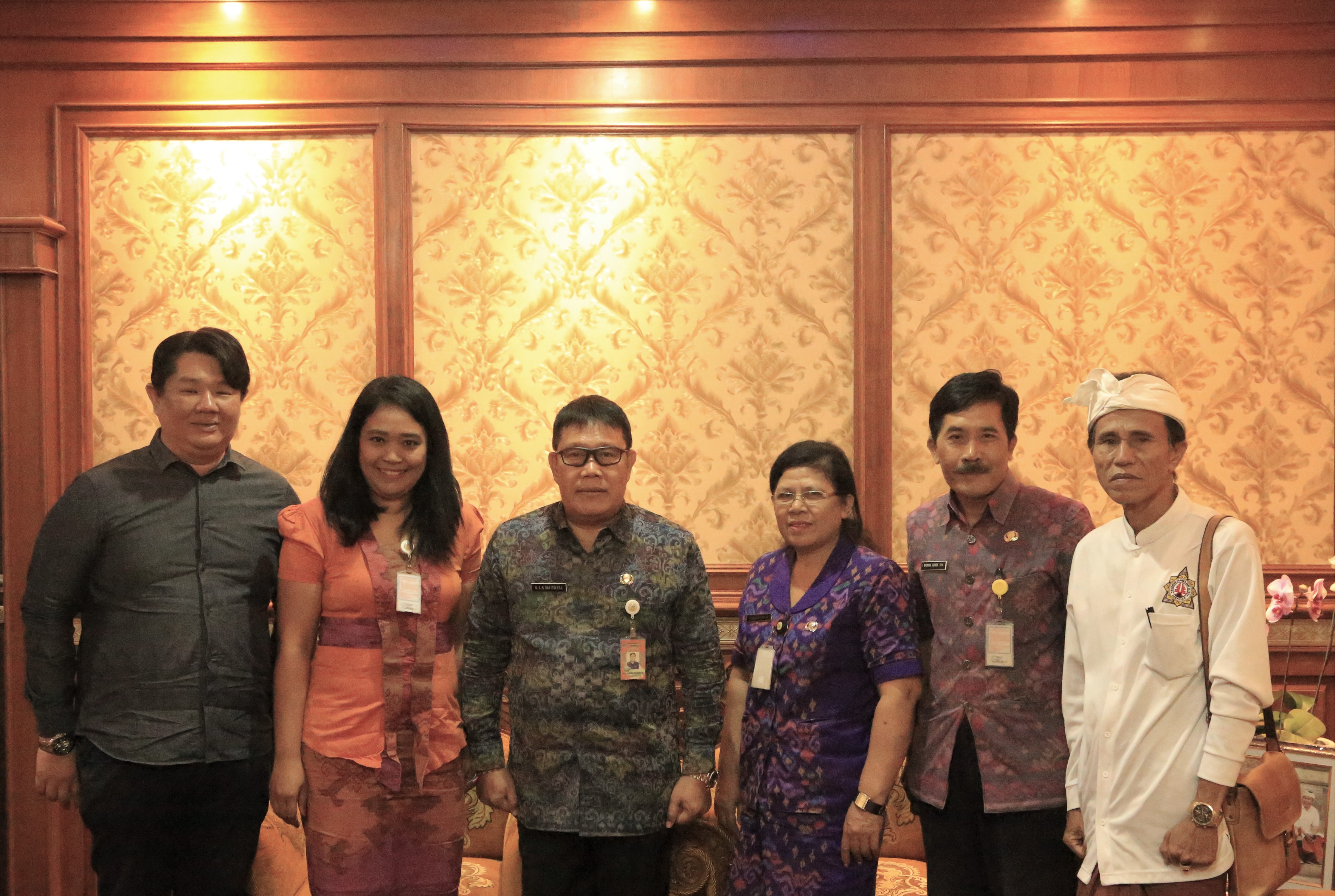 Sekda Kota Denpasar Apresiasi Guru SDN 19 Dauh Puri Pasca Ikuti Program Beasiswa ke AS