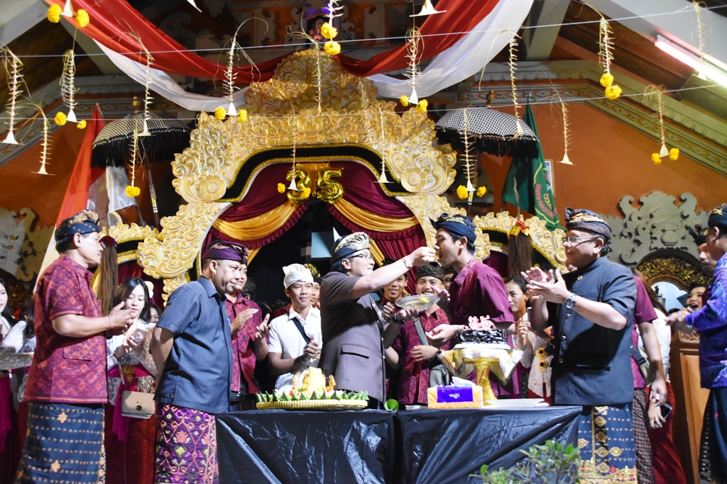 HUT STT. Dharma Yoga ke-35, Bupati Ajak Sekaa Teruna Kompak dan  Bersatu