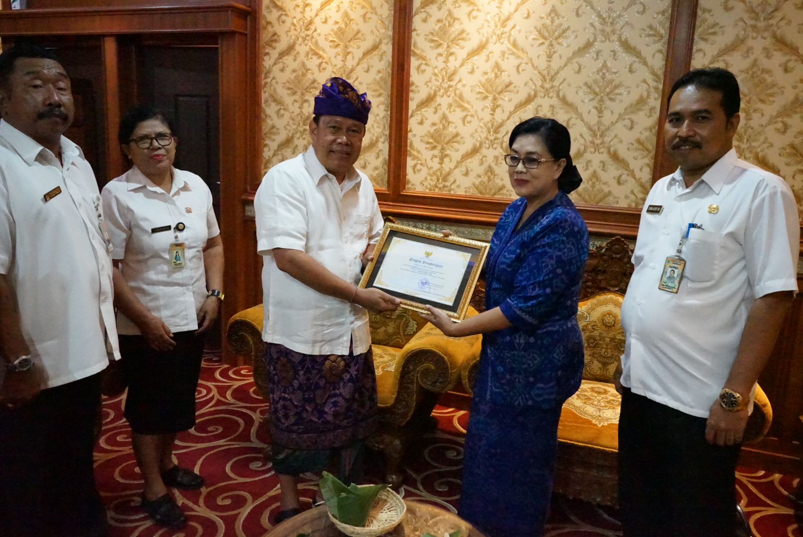 Pemkot Serahkan  SK Kepala Sekolah SMPN 7 dan SMPN 13 Denpasar