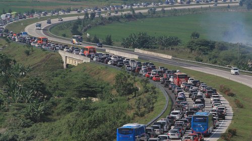 kemacetan-tol-cipali--1--antara-foto_ratio-16x9