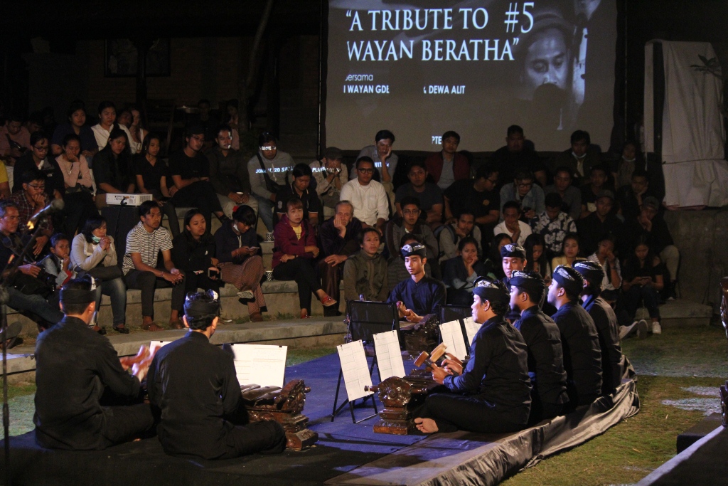 rOrAs Ensemble membawakan komposisi Word in Iron (4)