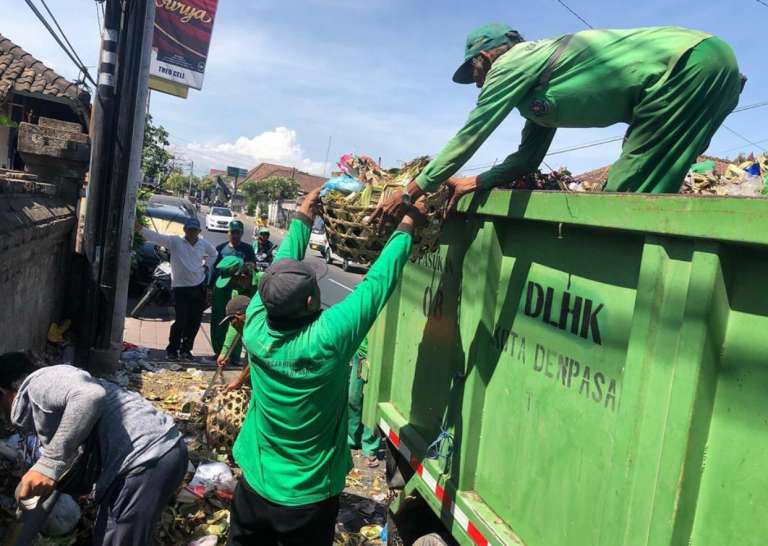 Pengangkutan Sampah di Kota Denpasar Lancar, DLHK Kerahkan 55 Armada Truck