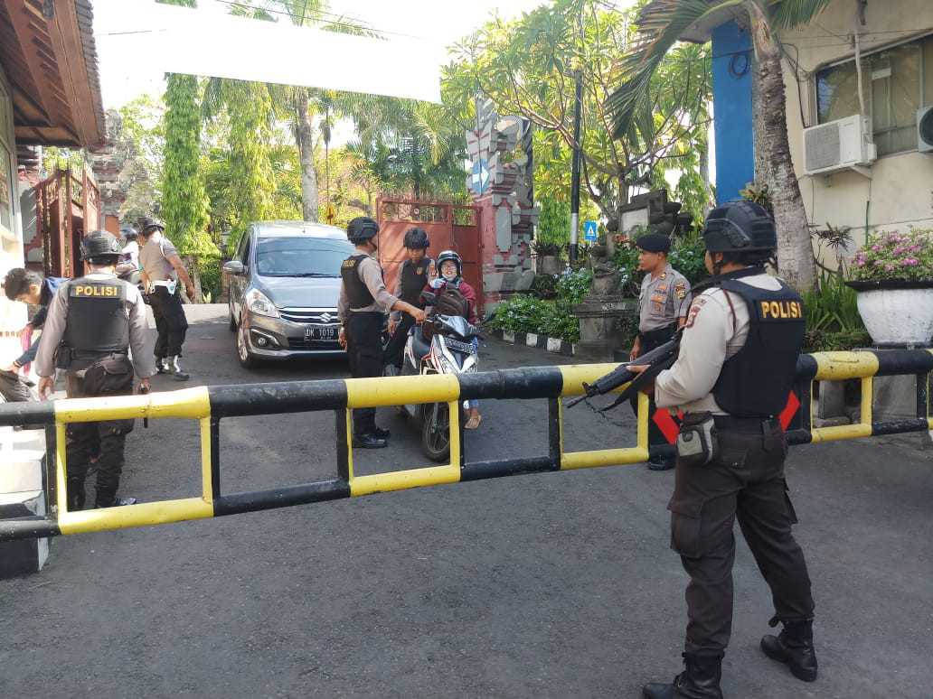 Pasca Bom Bunuh Diri di Polrestabes Medan, Pengamanan Polres Gianyar Diperketat