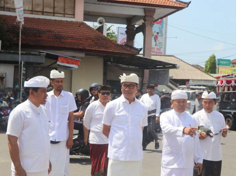 Wabup. Suiasa Tinjau Persiapan Melaspas dan Peresmian Patung Sapi Pasar Beringkit