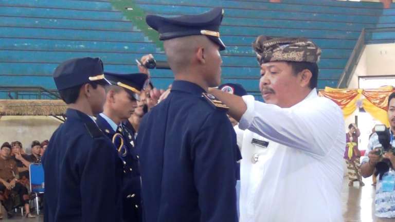 Lantik Taruna Baru Politeknik Kelautan Dan Perikanan, Bupati Artha Minta Prioritaskan Kuota Lokal