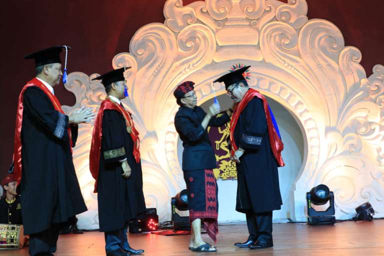 Gubernur Koster Ucapkan Selamat Wagub Cok Ace Raih Gelar Profesor  