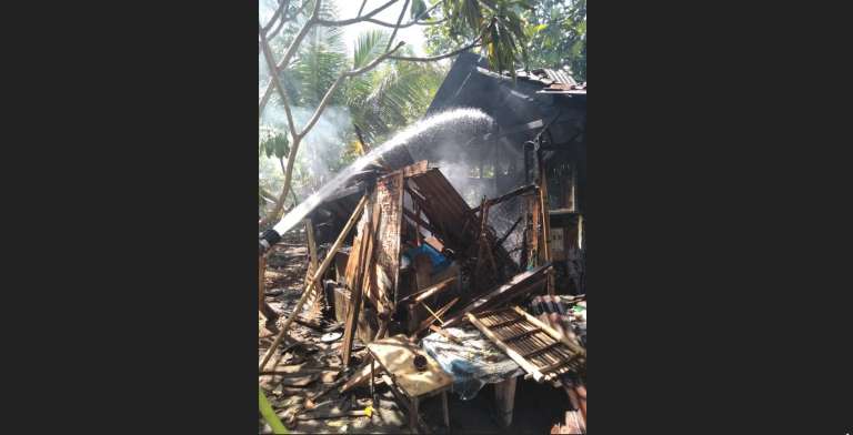 Usai Memasak Dapur Nenek Kendri Terbakar