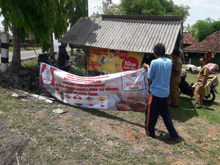 Sehari Dipasang, Spanduk Penolakan Pabrik Limbah Medis Diturunkan