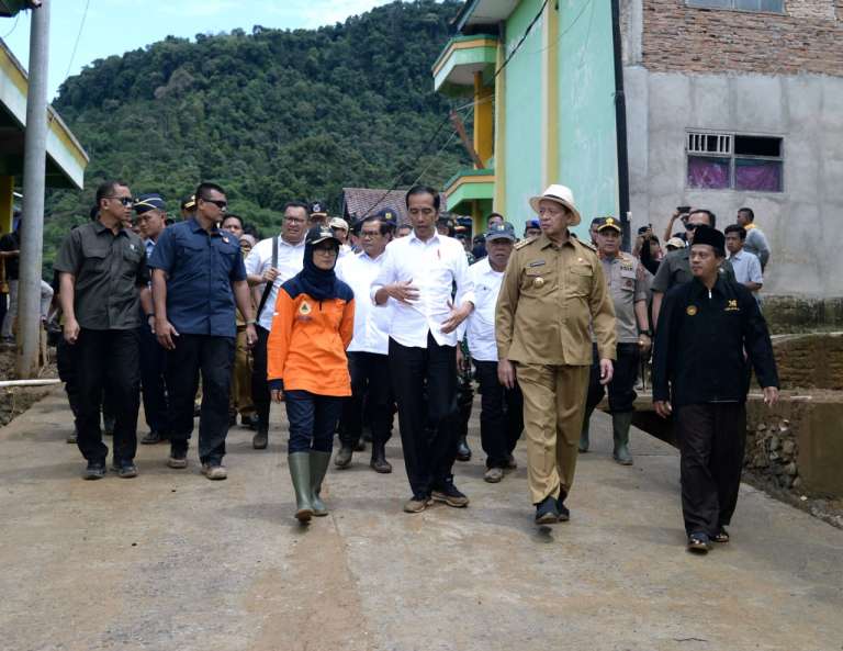 Presiden Tinjau Lokasi Banjir Bandang di Lebak