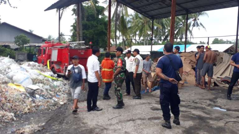 Gudang Pabrik Kertas di Banyubiru Terbakar