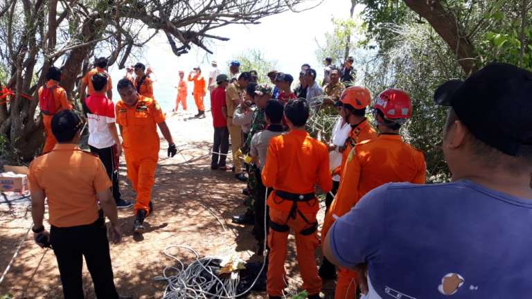 Sepeda Motor Ditinggal, Diduga WNA Jatuh ke Jurang