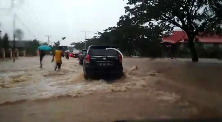 Hujan Deras dan Angin Puting Beliung Terjang Beberapa Wilayah Sulawesi Selatan