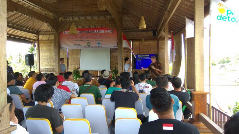Gencarkan Kurangi Penggunaan Sampah Plastik, FKPLH Bali Gelar FGD