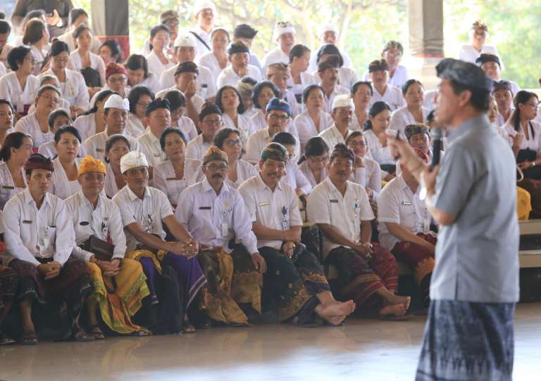 Motivasi Guru PAUD TK dan SMP, Bupati Suwirta Perintahkan Kadisdik Tinjau Tunjangan Kepala Sekolah dan Pengawas