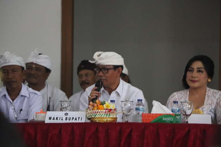 Karya Pedudusan Alit di Balai Br Celuk Kelurahan Kapal Kecamatan Mengwi, Wabup Suiasa : Jadikan Yadnya Media Mengeratkan Tali Silahturahmi