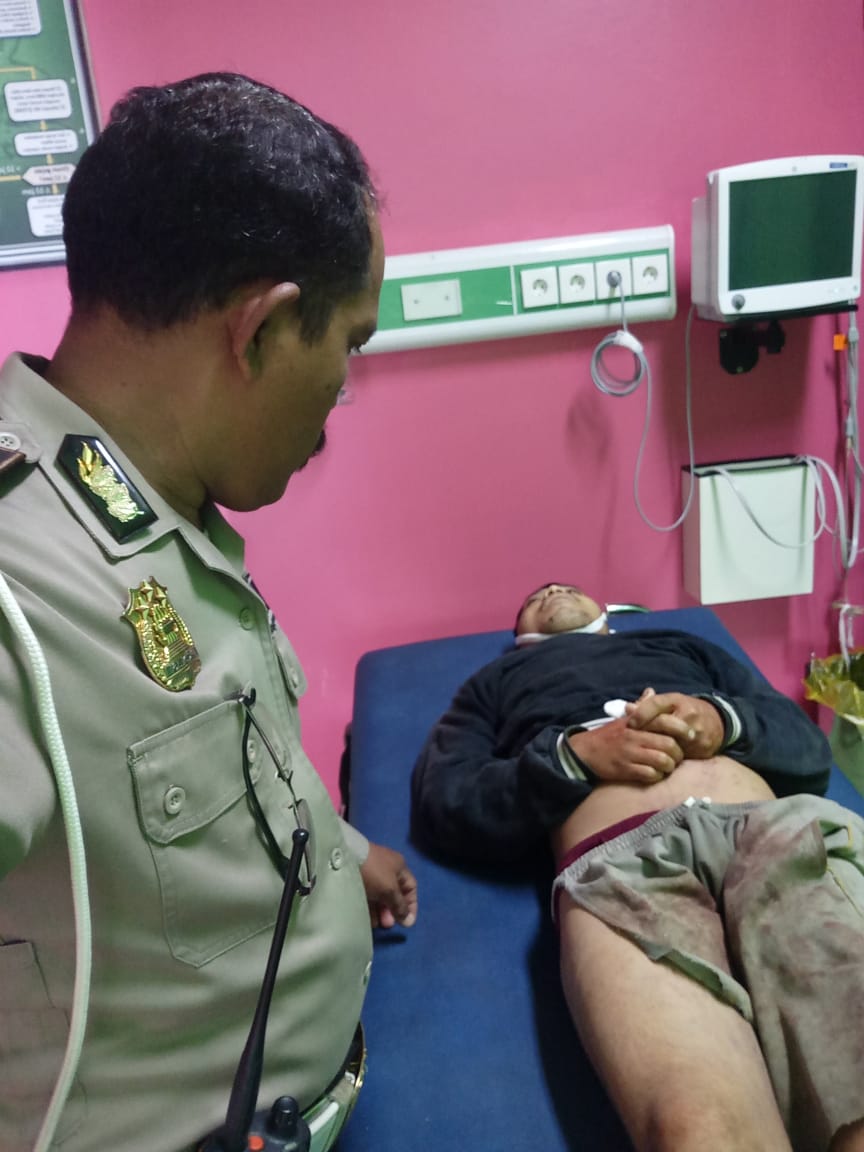 Akibat Jalan Berlubang,Pengendara Tabrak Pohon lalu Meninggal Ditempat