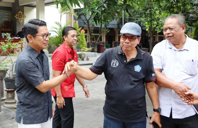Sekda Adi Arnawa Tinjau Ujian Test Kompetensi Untuk Eselon II 