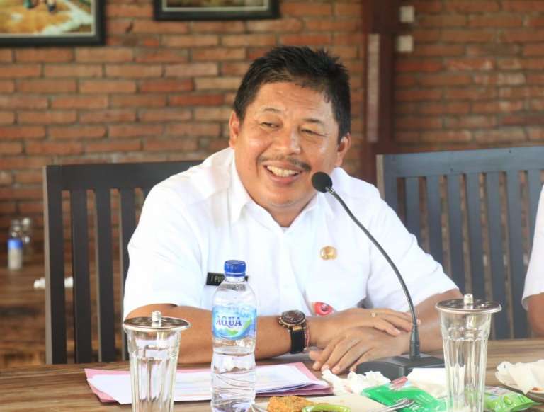 Bupati Artha Bantah Program Beasiswa Dihapus