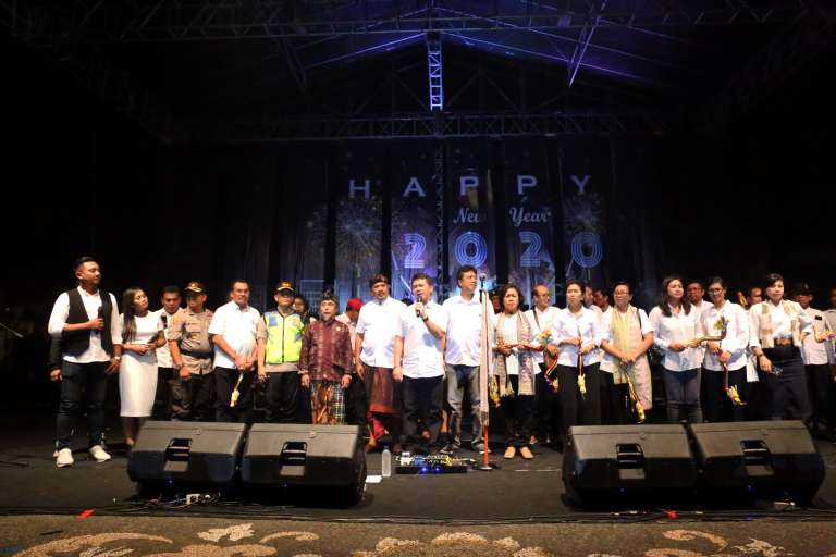 Bupati Suwirta pantau pelaksanaan Perayaan Tahun Baru 2020