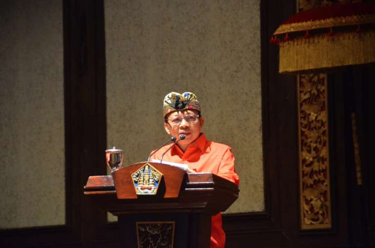 Buka Bulan Bahasa Bali, Gubernur Koster Ajak Generasi Muda Jangan Bosan Berbahasa Bali
