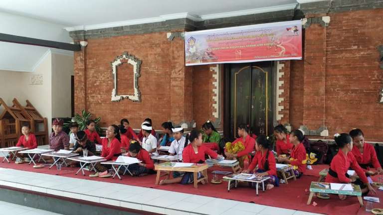 Bulan Aksara Bali, BB Agung Gelar Nyurat Aksara Bali