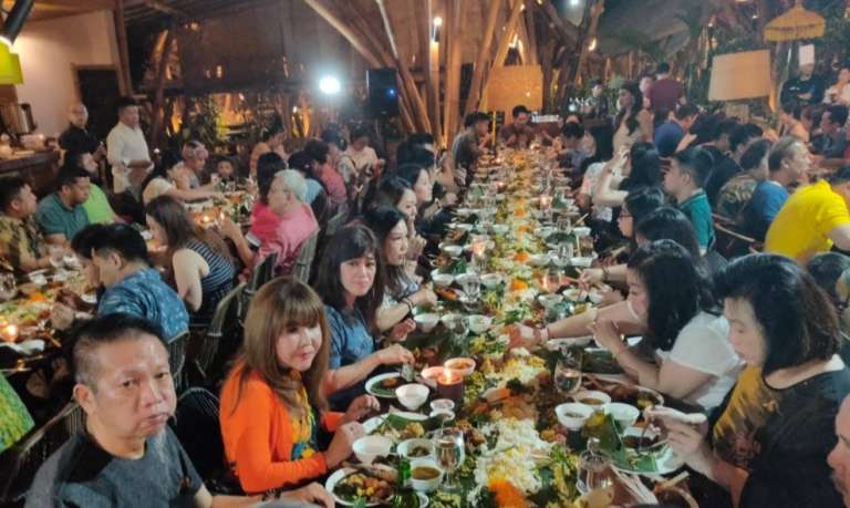 Megibung Jadi Jamuan Resepsi Pernikahan di Wanaku IndoAsian Cuisine