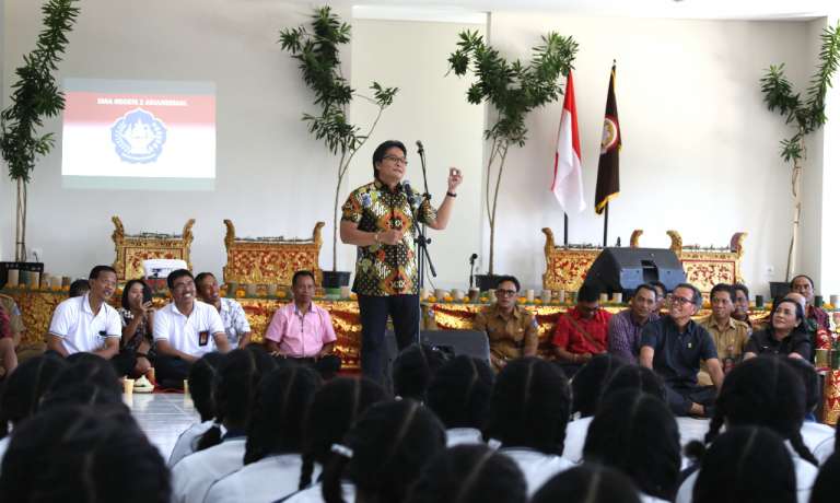 Bupati Giri Prasta Kunjungi SMAN 2 Abiansemal, Pembangunan Lab, Perpustakaan dan Penataan Sekolah Digarap Tahun Ini