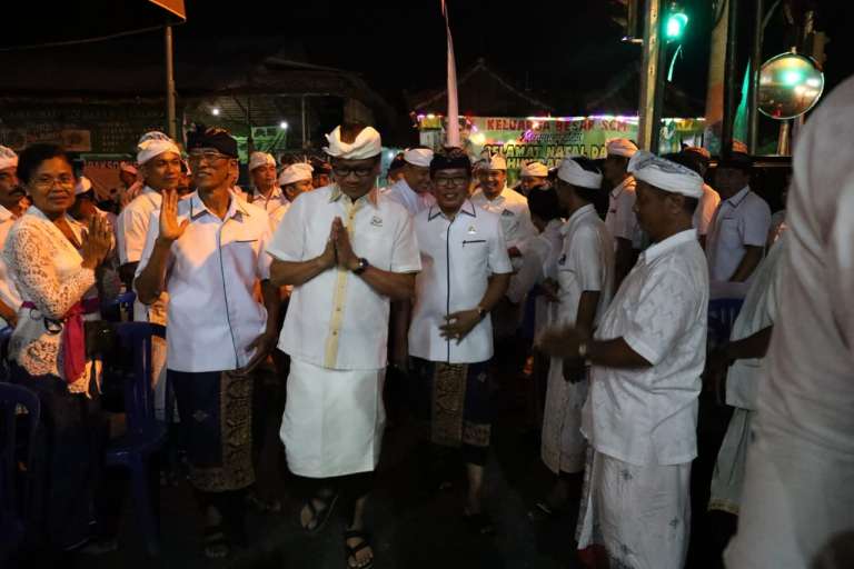 Pemelaspasan Bale Banjar Sengguan, Desa Adat Abianbase, Kecamatan Mengwi, Badung, Wabup Suiasa : Manfaatkan Balai Banjar Untuk Kegiatan Positif