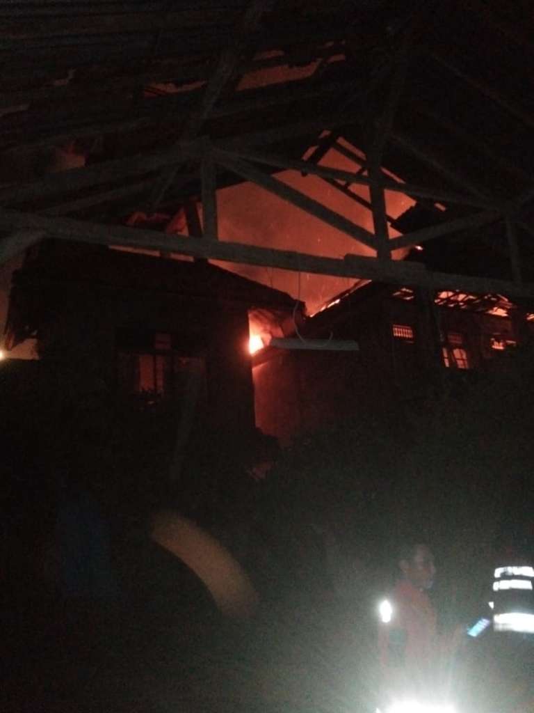 Kos – kosan milik Dewa Md Daton di Kuta Terbakar