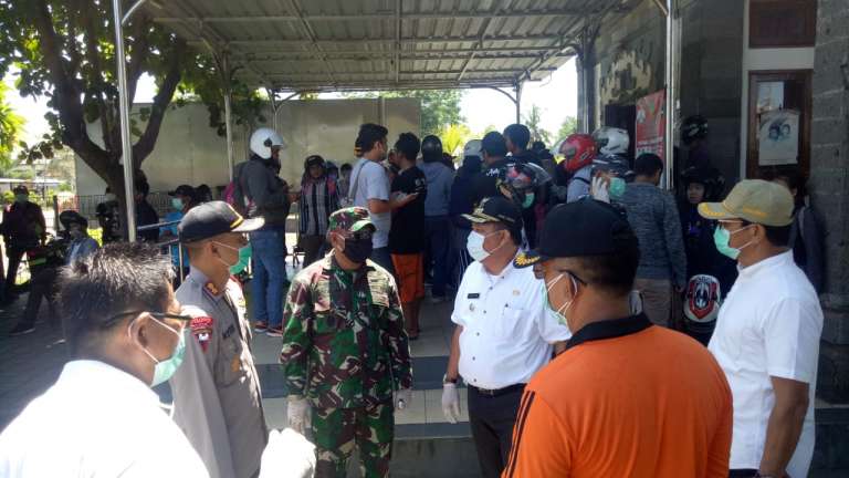 Cek Gilimanuk, Bupati Artha Minta Warga Dari Zona Merah Dipulangkan