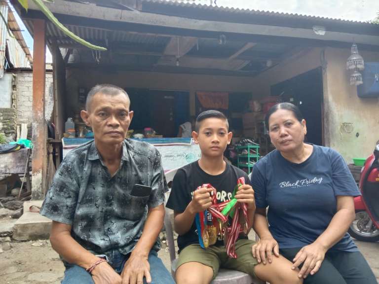 Siswa dari Keluarga Kurang Mampu di Denpasar Raih Juara Karate Tingkat Nasional