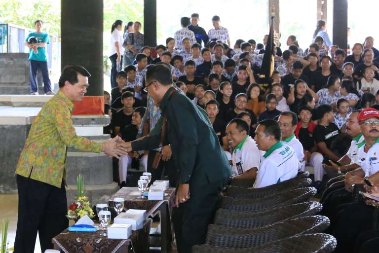 Bupati Suwirta Tutup Kegiatan Porsenijar Klungkung Tahun 2020