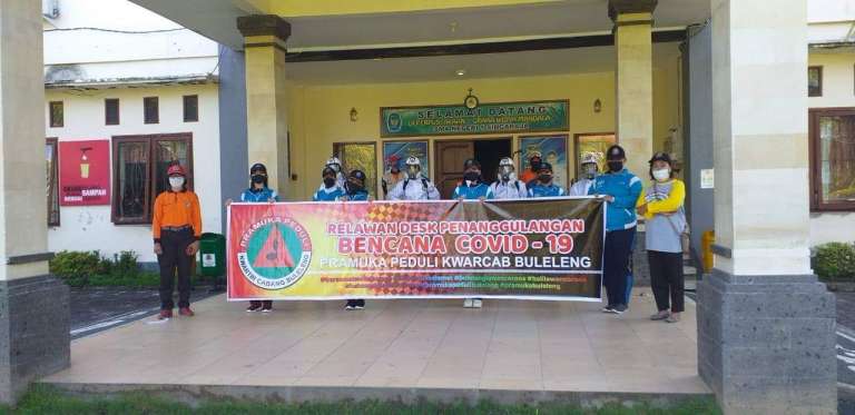 Nayaka Adhi Rajasa Pramuka Peduli Buleleng Lakukan Edukasi, Pembagian Masker Dan Penyemprotan Disinfektan Disetiap Sekolah