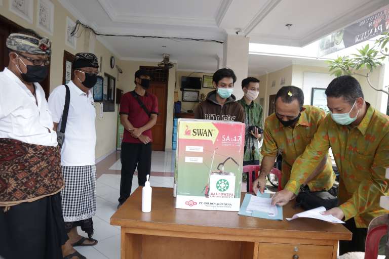 Universitas Bali Dwipa Serahkan APD ke RS Sanglah, Adnyana: Bela Negara Lawan Covid-19