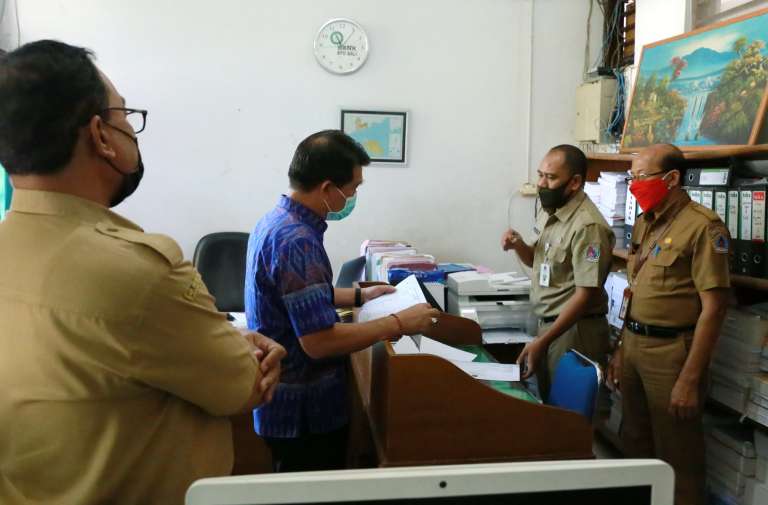 Bupati Suwirta Kunjungi Dinas Pendidikan