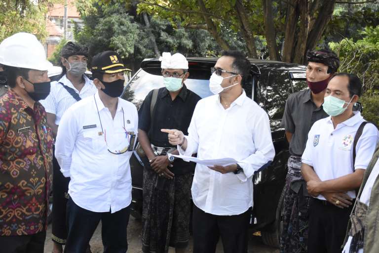 Wawali Jaya Negara Tinjau Pembangunan Fisik SMPN 14 Denpasar