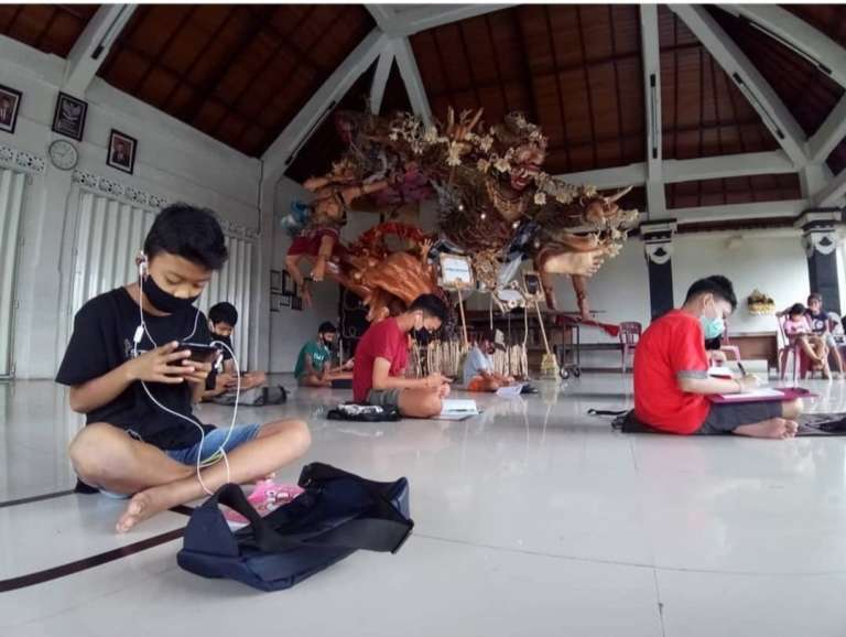 Bantu Fasilitas Belajar PJJ atau Daring Banjar Petangan Gede Desa Ubung Kaja Sediakan WiFi Gratis di Banjar
