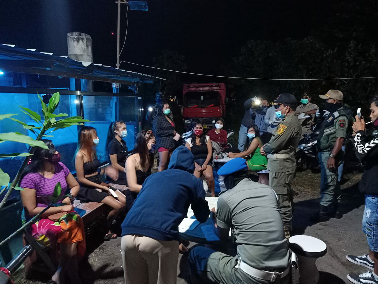Masih Buka Diatas Jam 10 Malam, Kafe dan Warung Remang Remang di Tulikup Disidak