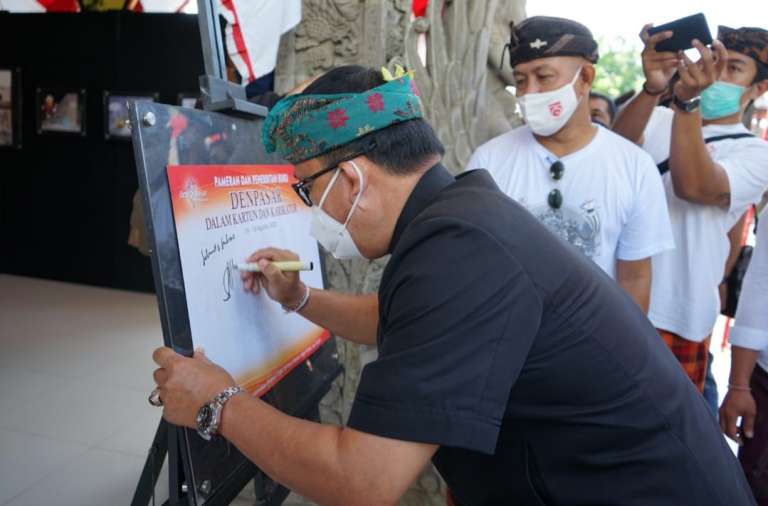 Rai Iswara Buka Pameran dan Penerbitan Buku “Denpasar dalam Kartun dan Karikatur”