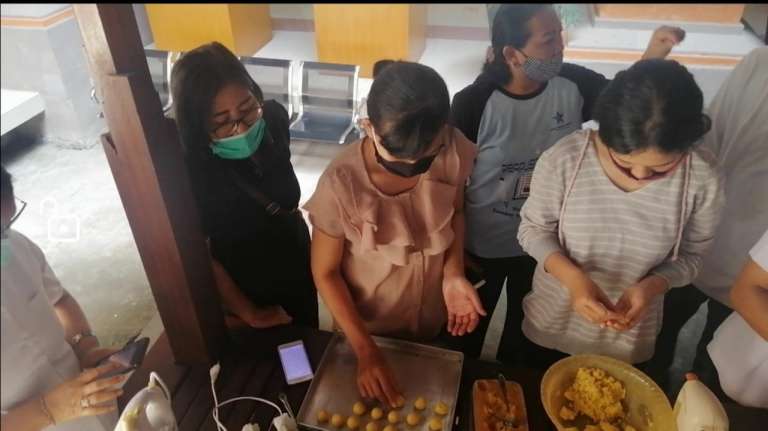 Program Transformasi Perpustakaan Berbasis Inklusi Sosial, Diskerpus Badung Gelar Pelatihan Kue Kering Bagi Masyarakat Terdampak Covid-19