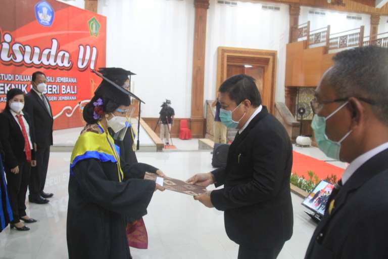 AKN Jembrana Gelar Wisuda, Tahun Depan Tingkatkan Jenjang D-3